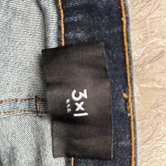 Petite High-waisted Dark wash Straight Jeans - Picture 4 of 9